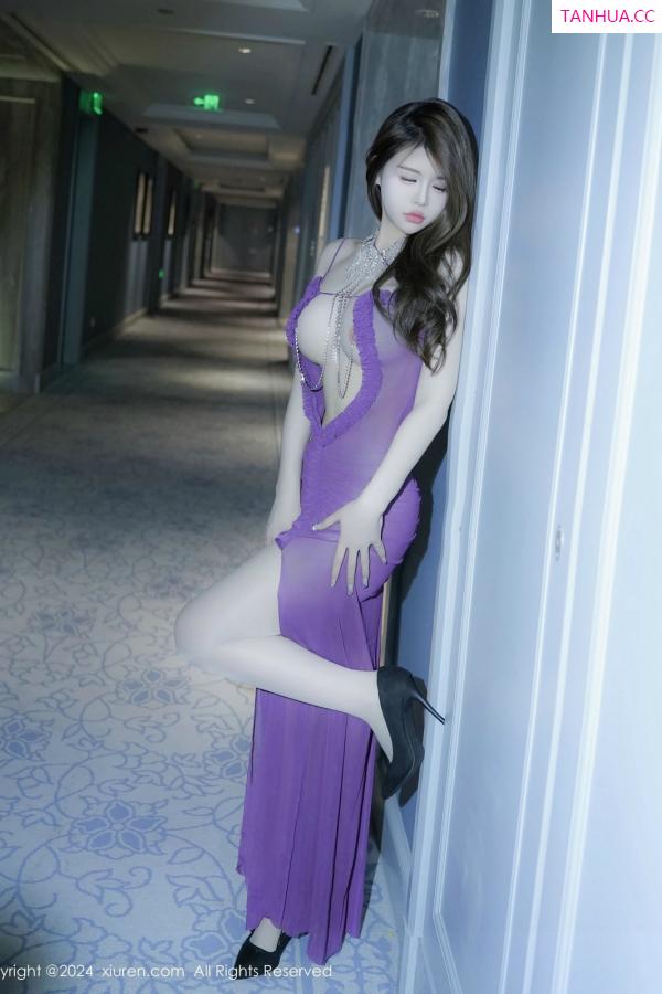 甜妮  [XiuRen]高清写真图 2024.10.31 No.9373 甜妮 丝袜美腿第8张图片